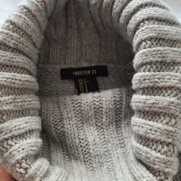 Turtle neck sweater - Picture 4 of 4